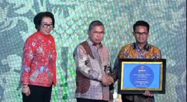 Pelaksana Tugas Kepala Dinas Lingkungan Hidup (DLH) Makassar, Ferdi Muchtar berhasil membawa Kota Makassar meraih Sertifikat Adipura, Selasa (5/3).