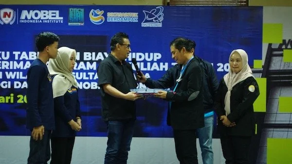 Buku tabungan biaya hidup digunakan oleh ratusan mahasiswa di lingkup ITB Nobel Indonesia sebagai bagian dari program beasiswa pemerintah (Dok: Ist)