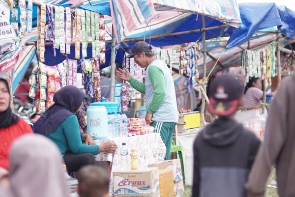 Pelaku usaha UMKM di Turnamen Pacuan kuda Bupati Cup I Jeneponto (Dok : Ist).