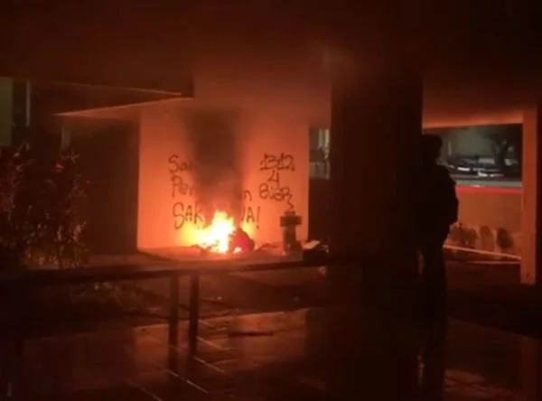 bangunan FIB Unhas yang dibakar (Dok: Ist)