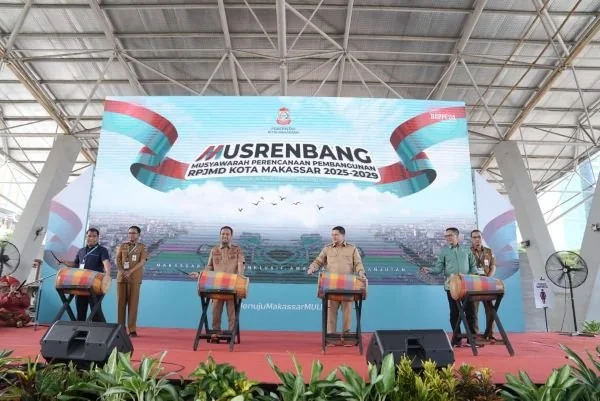 Wali Kota Makassar, Munafri Arifuddi bersama Gubernur Sulsel saat membuka kegiatan Musrenbang 2025 (Dok : Ist).