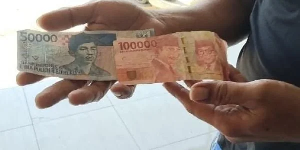 Uang palsu yang diterima pedagang di Takalar (Dok : Saleh KabarMakassar).