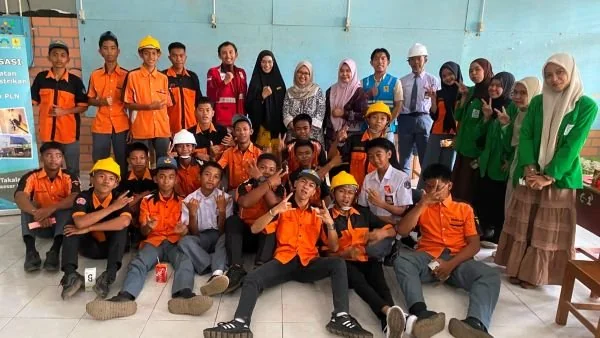 Siswa SMKN 6 Takalar dibekali edukasi bahaya listrik oleh PLN (Dok: Ist)