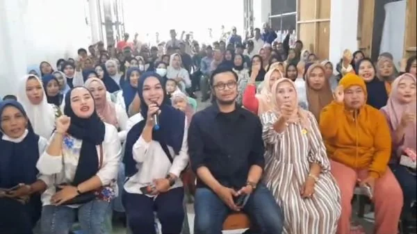 Bakal Calon Wakil Bupati Jeneponto, Moch Noer Alim Qalby (NAQ) saat mengukuhkan tim relawan di Kecamatan Bangkala (Dok : ist).
