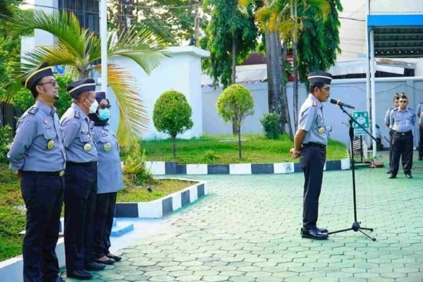 Apel pagi perdana pasca libur cuti bersama Idul Fitri 1445 hijriah/2024 di Lapangan Kanwil, Selasa (16/4).