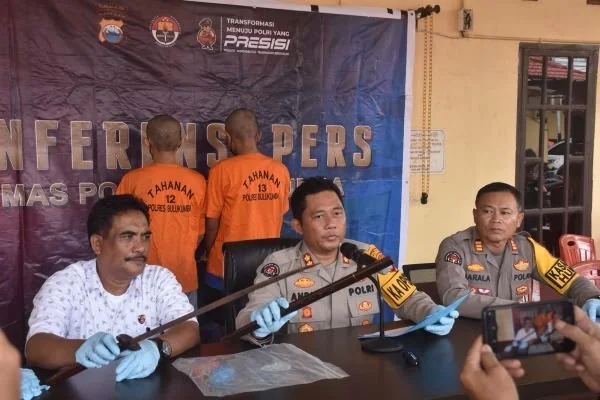 Polres Bulukumba menggelar Konferensi Pers pengungkapan tindak pidana penganiayaan terhadap anak di bawah umur.
