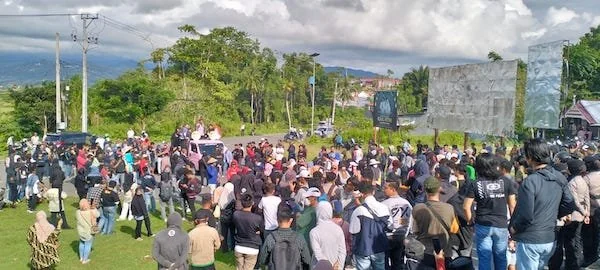 Aksi Tolak tambang di depan kantor Gubernur Sulbar (dok:Aldy)