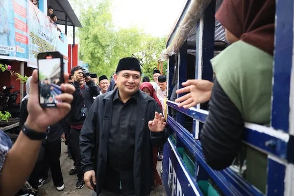 Suasana Wali Kota Makassar Munafri Arifuddin saat Safari Ramadan Terakhir di Pulau Barrang Lompo Kecamatan Sanggkarang (Dok: Ist).