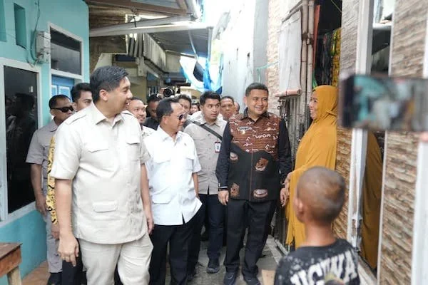 Menteri PKP Maruarar Sirait dan Menteri Dalam Negeri Tito Karnavian Meninjau Pemukiman Warga MBR, (Dok: Sinta KabarMakassar)