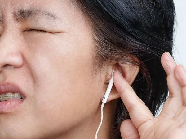 Ilustrasi menggunakan headset (Dok: Int)