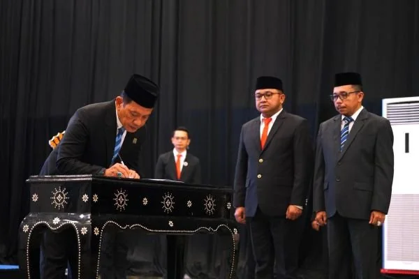 Andi Basmal Lantik Kepala Balai Harta Peninggalan Makassar. (Dok: Ist)