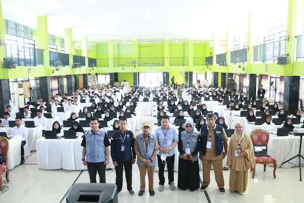 Pjs Bupati Bulukumba Memantau langsung Tes Calon Pegawai Negeri Sipil (CPNS) Bulukumba ist
