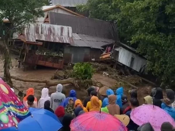 Tangkapan layar peristiwa banjir di Desa Bontotiro, Jeneponto (Dok : Ist).