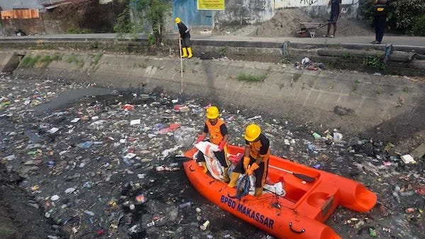 Suasana Pembersihan Kanal Bara-Baraya Timur (Dok: Ist).