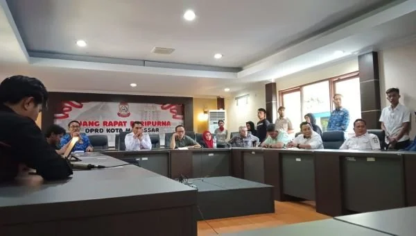 Anggota DPRD hingga PD Pasar saat Dialog Bersama PKL Rotterdam kota Makassar, (Dok: KabarMakassar).