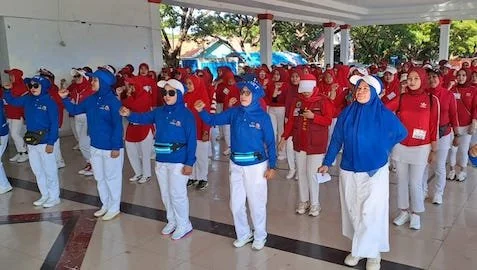 Ratusan Peserta saat antusias mengikuti Senam Tera Indonesia di Lapangan Passamaturukang, Kecamatan Binamu, Kabupaten Jeneponto, Sulawesi Selatan. (Foto/ullah KM).