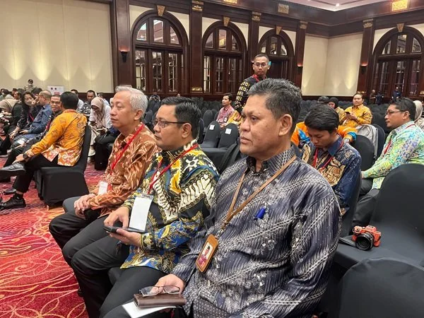 Penjabat Bupati Bantaeng, Andi Abubakar didampingi Kepala BKPSDM  Bantaeng, Muh. Dimiati Nongpa, menghadiri Rapat Koordinasi Persiapan Pengadaan ASN Tahun 2024 yang digelar di Hotel Bidakara, Jl. Gatot Subroto, Jakarta Selatan, Kamis (14/3).