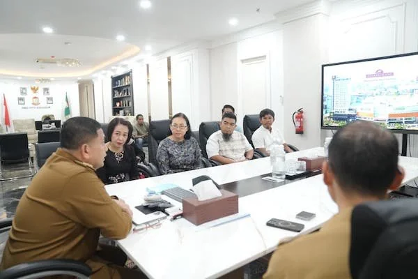Wali Kota Makassar Munafri Arifuddin saat Menerima PT Margamas Panakkukang dan Myko Hotel, (Dok: Ist).