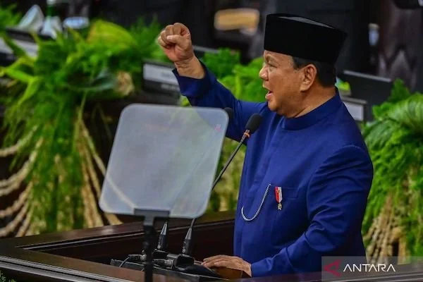 Presiden Prabowo Subianto menyampaikan pidato usai dilantik pada sidang paripurna MPR di Gedung Nusantara, Kompleks Parlemen, Senayan, Jakarta, Minggu (20/10/2024). Prabowo Subianto dan Gibran Rakabuming Raka resmi menjabat sebagai Presiden dan Wakil Pres
