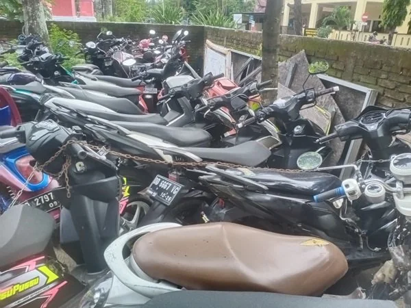 Sejumlah kendaraan roda dua hasil tindakan Satlantas Polres Takalar. (Foto Ist)