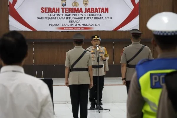 Kapolres Bulukumba Pimpin Upacara Sertijab Kasat Intelkam.