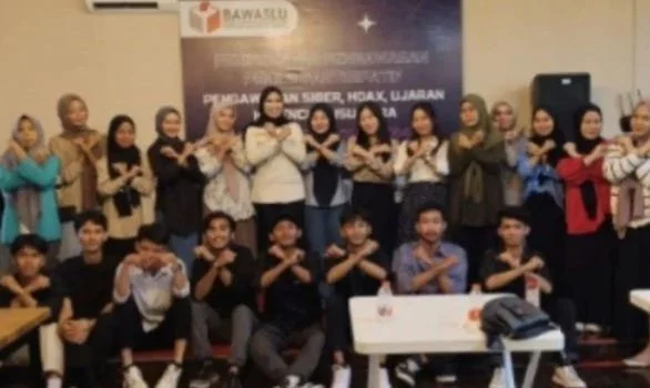 Bawaslu Sulbar bersama mahasiswa mengajak melawan politik SARA pada Pemilu 2024. Dok Bawaslu Sulbar