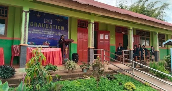 Kepala SMPN 2 Sanggalangi Satap saat sampaikan Sambutannya.  (Foto : Dok. KabarMakassar Jerni Bening).