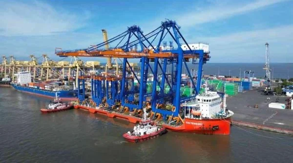 Hadirnya peralatan tersebut menjadi bagian dari upaya Pelindo Group meningkatkan kapasitas hingga kualitas layanan pelabuhan (Dok: Ist)