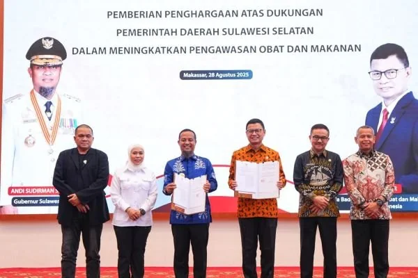 ubernur Sulsel-BPOM Teken MoU Hibah Lahan dan Pendirian Politeknik Pengawasan Obat dan Makanan Pertama di Indonesia Timur (Dok : Ist).