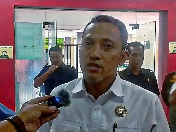 Bupati Jeneponto, Paris Yasir dan Direktur Utama RSUD Latopas, drg. St Pasriyani saat ditemui di ruang pelayanan Humas (Dok : Ullah KabarMakassar).