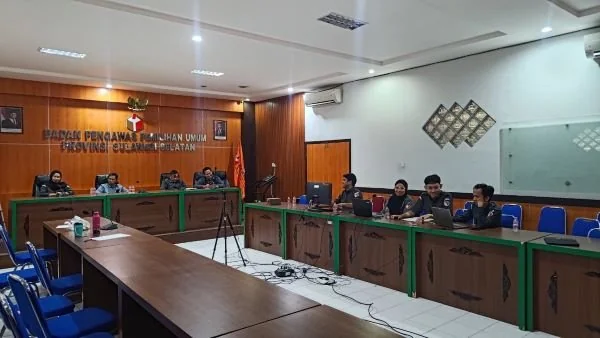 Penguatan Analisis Hukum Melalui Kajian Putusan Penanganan Pelanggaran pada Pemilu dan Pemilihan yang dilaksanakan Bawaslu Sulsel secara hybrid (Dok: Ist).
