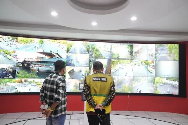 Wali Kota Makassar, Munafri Arifuddin saat Pantau Demonstrasi di War Room, (Dok: Ist).