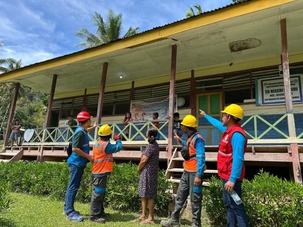 Berkat inovasi SuperSUN, PT PLN (Persero) berhasil menghadirkan listrik untuk pertama kalinya di Sekolah Dasar Negeri 1 Mariri, Dusun Mariri, Kabupaten Mamuju (Dok : Ist).
