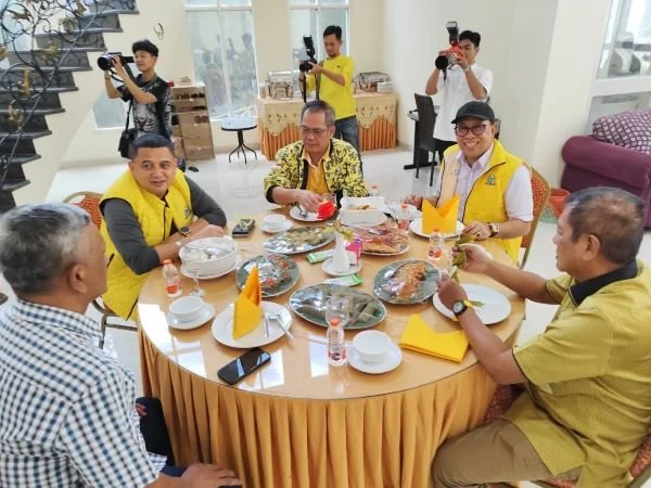 Ketua DPD II Golkar Makassar, Munafri Arifuddin saat roadshow Politik (Dok : Ist).