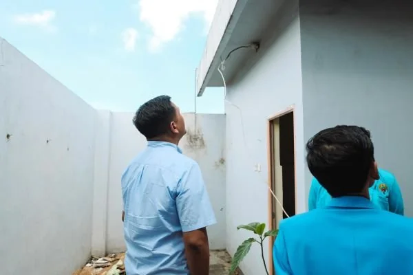 Bupati Bantaeng, M. Fathul Fauzy Nurdin saat mengunjungi Asrama Himpunan Pelajar Mahasiswa Bantaeng di Makassar (Dok : Ist).