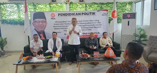 Suasana bincang politik bersama Anggota DPR RI Komisi XIII dengan Wakil Ketua II DPRD Kota Makassar, juga Ketua DPW Sulsel Anwar Faruq, (Dok: Ist).