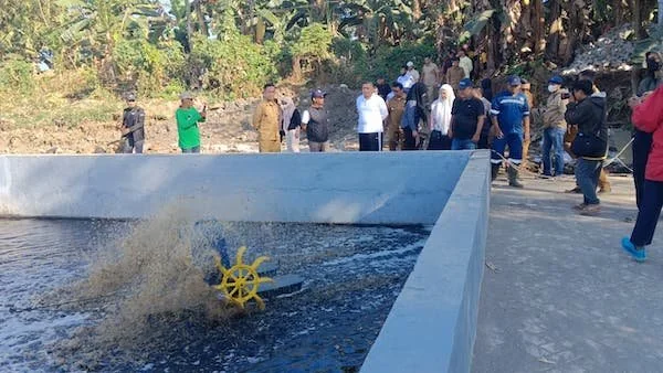 Walikota Makassar Munafri Arifuddin saat Meninjau Kolam Lindi TPA Antang (Dok: Sinta KabarMakassar).