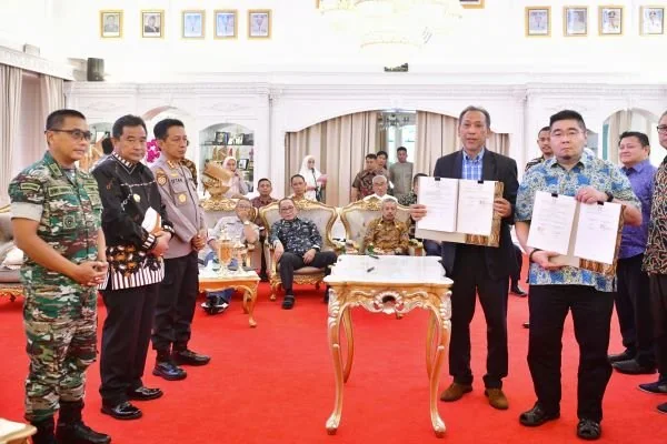 MoU antara PT Sulsel Citra Indonesia (Perseroda) Sulsel bersama Dato' Emir Mavani dilaksanakan di Rumah Jabatan Gubernur Sulsel, Jumat (26/4).