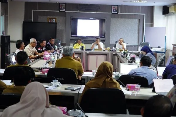 Pansus Ranperda Penyelenggaraan Cadangan Pangan Pemprov Sulsel menggelar rapat kerja di kantor DPRD Sulsel (Dok : ist).