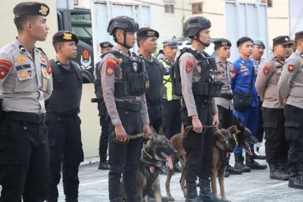 Dua Anjing Pelacak yang dikerahkan Polisi untuk mengejar pelaku pemukulan polisi. (Dok: Ist)