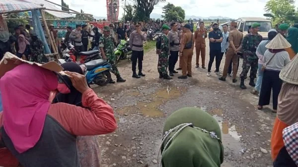 Petani Polongbangkeng Tolak Upaya Pengukuran Ulang oleh Pemkab Takalar. (Dok: Ist)