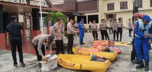 Pengecekan peralatan SAR Polresta Mamuju yang dilakukan Kapolresta Mamuju Kombes Pol Ardi Sutriono. Dok. Ist