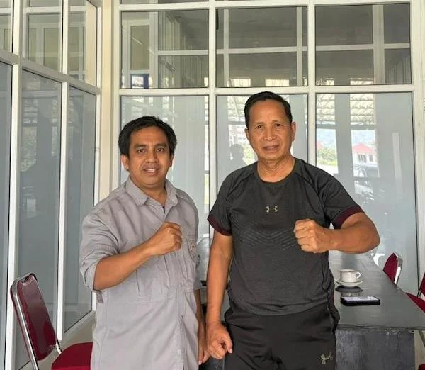 Pertemuan Ketua Panitia Kejuaraan Karate Open Tournament dan Festival Piala Gubernur Sulawesi Barat 2026, AKBP (P) Podding Said  Sekretaris Umum KONI Sulbar, Suratmin Amir (dok:ist)