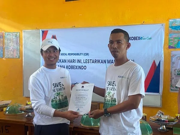 Corporate Social Responsibility Penanaman Mangrove dari PT Kobexindo Tractors Tbk (Dok: Nofi KabarMakassar)