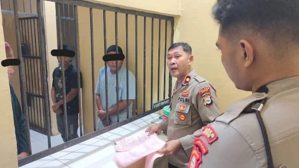 Propan melakukan pengecekan di ruang tahanan Mapolres Maros (Dok: Ist).