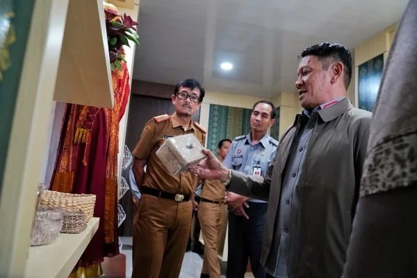 Kanwil Kemenkum Sulsel saat sosialisasi pendaftaran merek dagang (Dok : Ist).