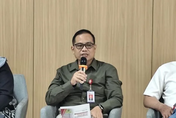 Kepala OJK Sulselbar, Moch Muchlasin dalam Jurnalis Update OJK (Dok : Hanifah KabarMakassar).