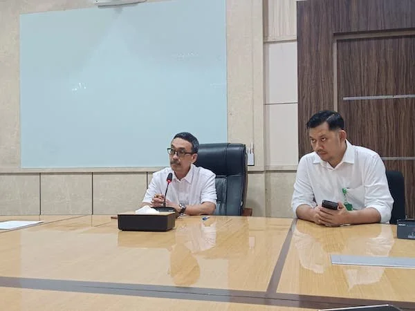 Plt Direktur Utama PDAM Makassar, Andi Syahrum Makkuradde (Kacamata), (Dok: Ist).