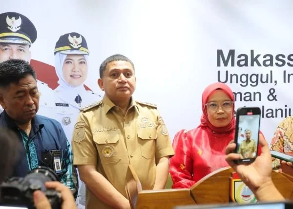 Direktur Jenderal GTKPG, Nunuk Suryani dan Wali Kota Makassar (Dok : Ist).