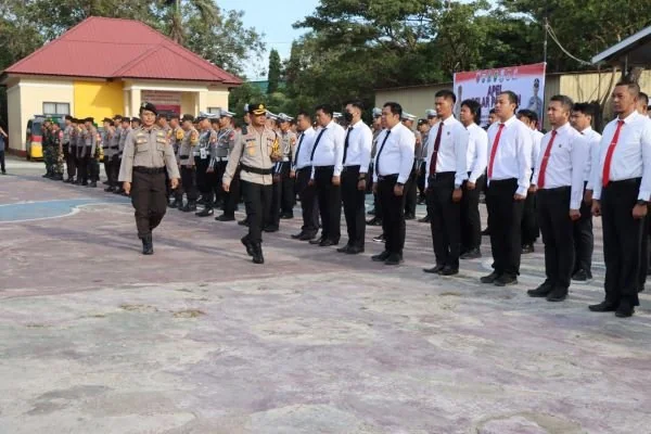 Kapolres Jeneponto, AKBP Widi Setiawan saat melakukan pengecekan pasukan persiapan Pengamanan Pilkada 2024 (Dok : Ist).